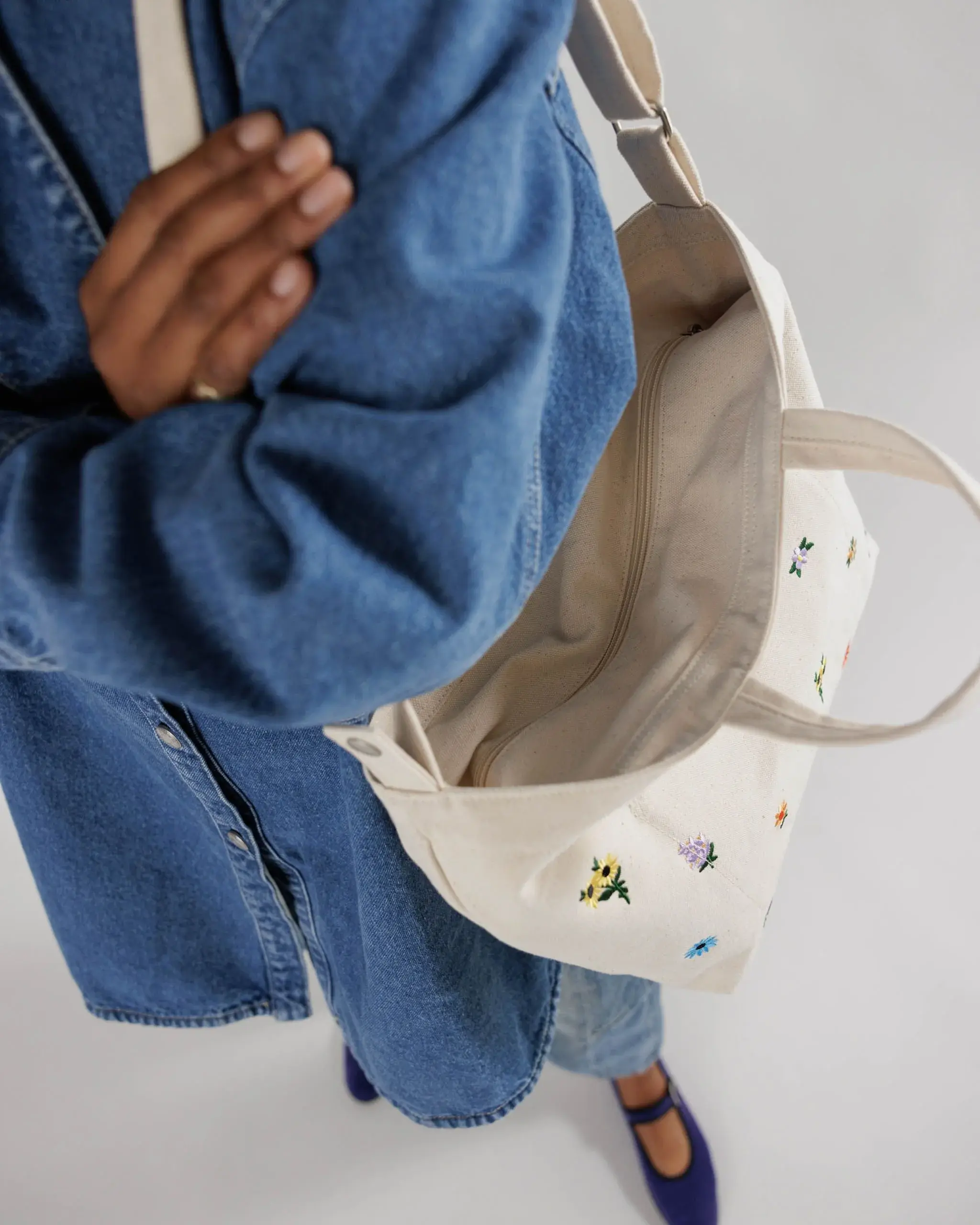 Horizontal Zip Duck Bag image 3